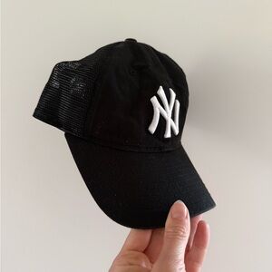 Black NY Logo Baseball Cap